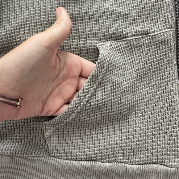 Aritzia tna waffle boxy hoodie - Picture 5 of 5